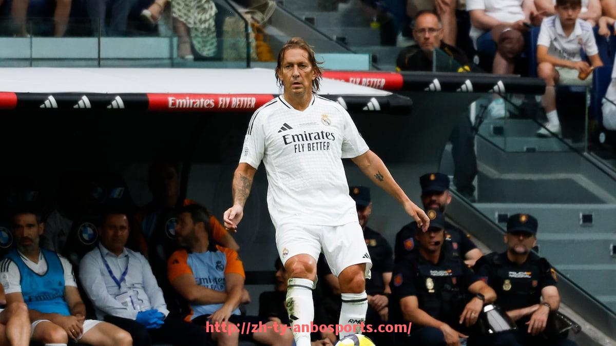 安博体育官网-世俱杯参赛球员年龄结构分布图表及趋势分析报告